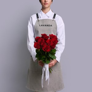 11 красных роз 50 см.