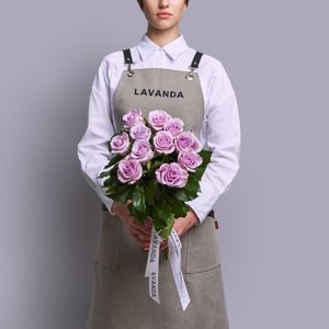 11 лиловых роз 50 см.