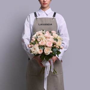 Охапка нежных пионовидных роз