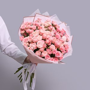 Букет кустовых пионовидных роз