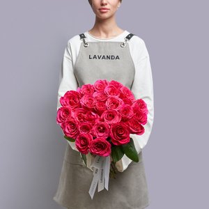 25 роз цвета фуксия