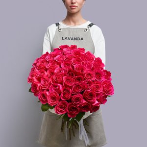 Большой букет розовых роз