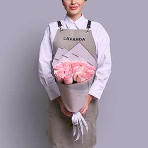 Букет 11 розовых Эквадорских роз