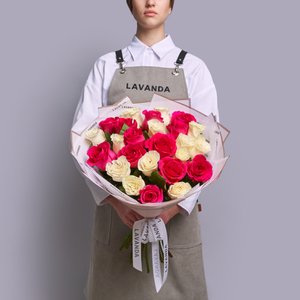 Букет больших белых и розовых Эквадорских роз