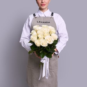 15 белых роз 50 см.