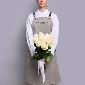 11 белых роз 50 см.