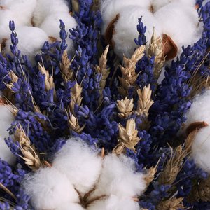 Букет ароматной лаванды с хлопком и пшеницей в пленке