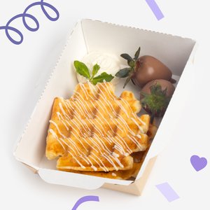 Венская вафля с клубникой в шоколаде