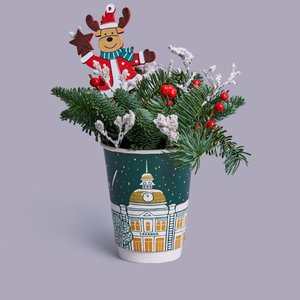 Композиция в стаканчике из нобилиса и илекса