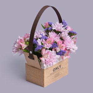 Розовые альстромерии, хризантемы и сиреневые статицы в ящике