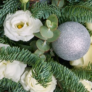 Новогодняя коробочка с шишками