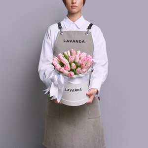 Коробочка нежных тюльпанов