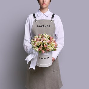 Коробочка нежных альстромерий