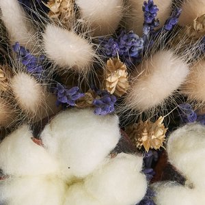 Сухоцветы в металлическом кашпо