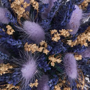 Сухоцветы в серебристом кашпо