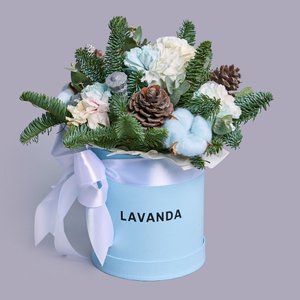 Голубая коробочка цветов с нобилисом