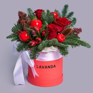 Красная коробочка цветов с нобилисом