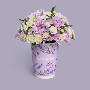 Композиция в стаканчике из хризантем