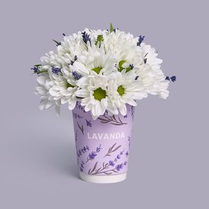 Композиция в стаканчике из белой хризантемы