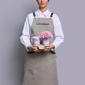 Капучино с композицией в стаканчике с розовой хризантемой