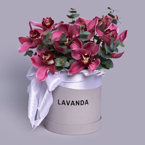 Коробочка бордовых орхидей с эвкалиптом