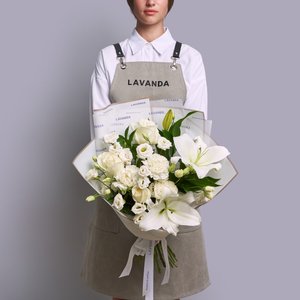 Белоснежный букет воздушных цветов