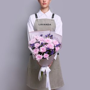 Букет с фиолетовой статицей