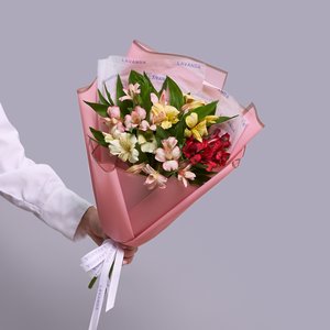 5 альстромерий в розовом оформлении