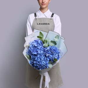 Букет синих гортензий с эвкалиптом