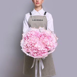 5 розовых гортензий в матовой упаковке с тишью