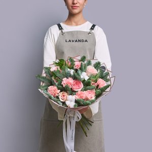 Зимний букет розовых цветов с нобилисом