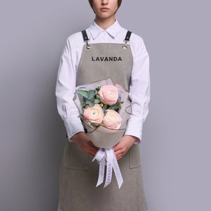 Розовые ранункулюсы с эвкалиптом