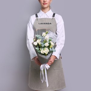 Нежный букетик белоснежных калл и эустом