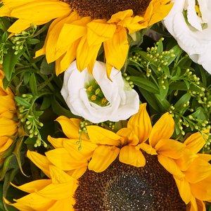 Яркий букет с подсолнухами