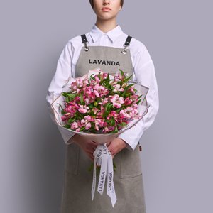 Букет розовых альстромерий