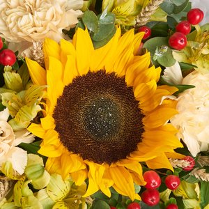 Осенний букет с солнечным подсолнухом