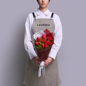 Букет красных пионовидных тюльпанов