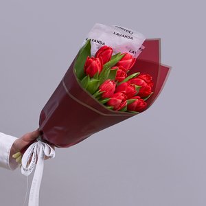 Букет красных пионовидных тюльпанов