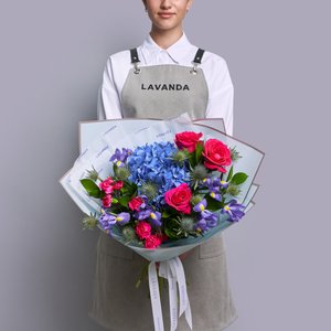 Экзотический букет с эрингиумом