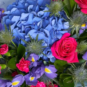 Экзотический букет с эрингиумом