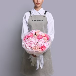 Букет нежных пионов, роз, диантусов и гортензии