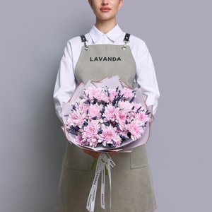 Букет розовых хризантем с лавандой