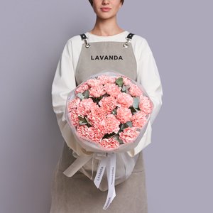 Букет розовых диантусов и цинерия