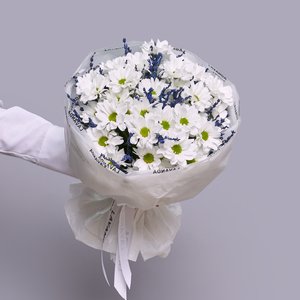 Букет воздушных хризантем и ароматной лаванды