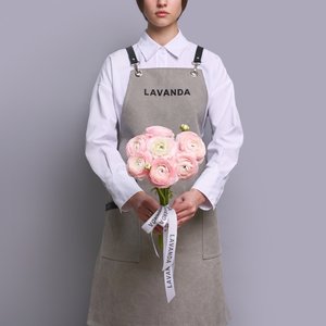 Розовые ранункулюсы