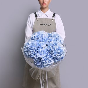 5 голубых гортензий в матовой упаковке