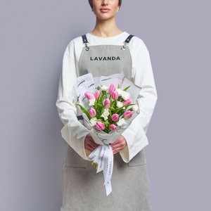 Бело-розовый букетик с тюльпанами