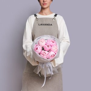 Букет нежных пионов в матовой упаковке