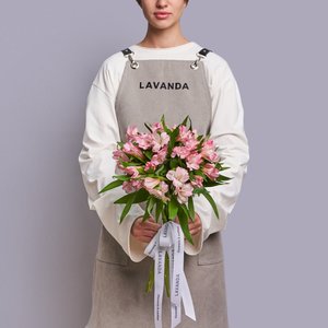 Розовые альстромерии