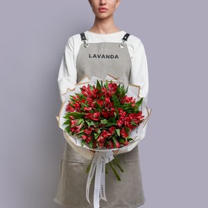 Букет красных альстромерий